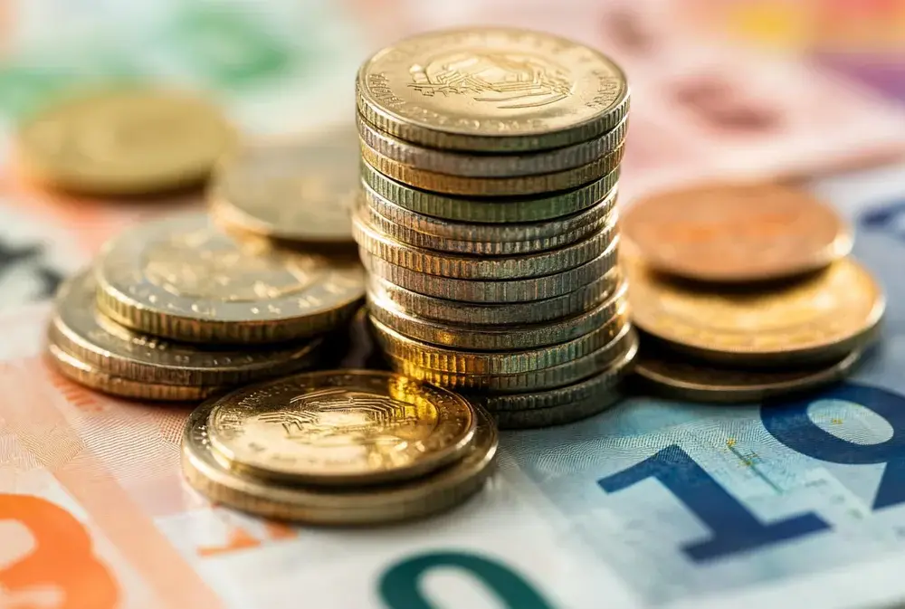 Analiza finansowa: czynniki wpływające na kurs EUR/PLN i oczekiwania rynkowe