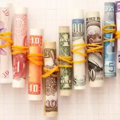 Czy warto inwestować w dolary? Odkryj ryzyka i korzyści tej decyzji