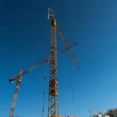 Czy warto inwestować w nieruchomości? Odkryj ryzyka i korzyści