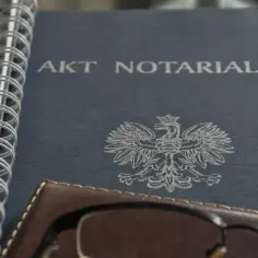Jak zaksięgować akt notarialny zakupu nieruchomości bez błędów